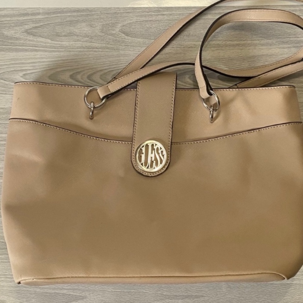 🌸free with purchase🌸Guess Purse